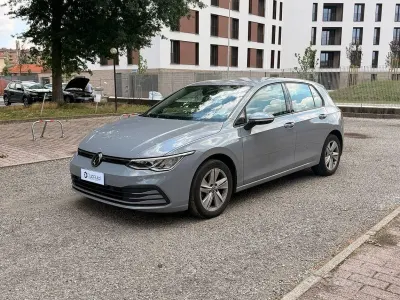 Usata VW Golf VIII Life 116 CV (85 kW) 2022 Grigio Berlina