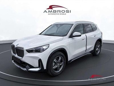 Nuova BMW iX1 xLine 150 kW (204 CV) 2025 Alpin white pastello SUV