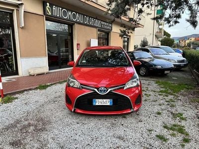 Usata Toyota Yaris Hybrid Active 75 CV (55 kW) 2016 Rosso Berlina