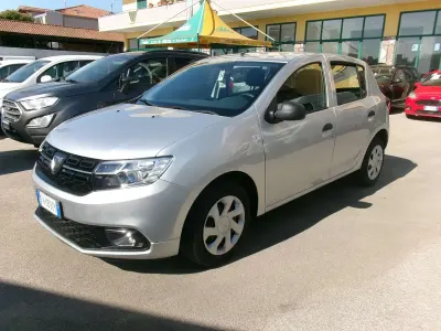 Usata Dacia Sandero Comfort 73 CV (53 kW) 2018 Argento Berlina
