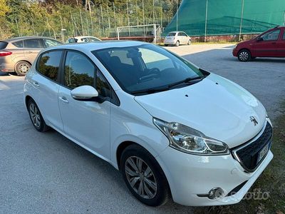Bianco Usata 2012 Peugeot 208 Active Utilitaria | 6000 € (Buon prezzo)