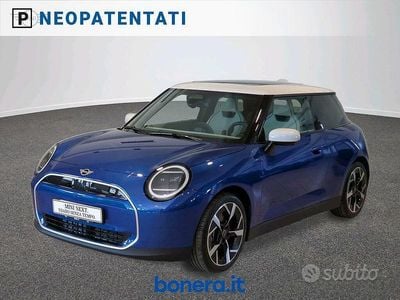 Usata Mini Cooper Favoured 135 kW (184 CV) 2024 Blu/azzurro Utilitaria