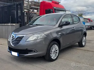 Usata Lancia Ypsilon Gold 85 CV (62 kW) 2013 Grigio scuro Utilitaria