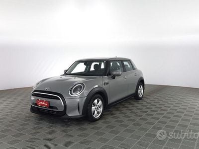 Begagnad Mini Cooper Essential 136 HK (100 kW) 2022 Grå Halvkombi