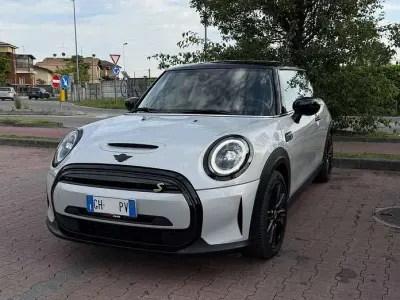 Usata Mini Cooper SE Classic 135 kW (184 CV) 2021 Argento Utilitaria