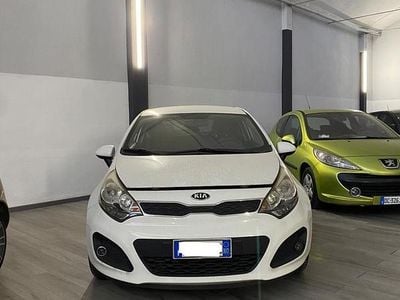 Usata Kia Rio EX 74 CV (54 kW) 2012 Bianco Utilitaria