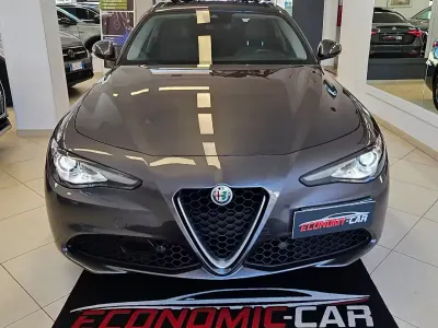 Usata Alfa Romeo Giulia Super 150 CV (110 kW) 2017 Grigio Berlina