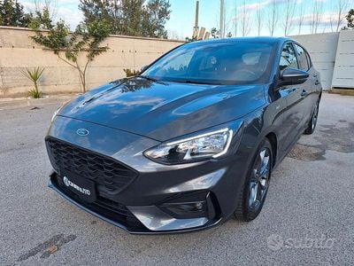 Usata Ford Focus ST-Line 120 CV (88 kW) 2022 Grigio Berlina