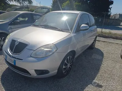 Usata Lancia Ypsilon 77 CV (56 kW) 2010 Grigio Utilitaria
