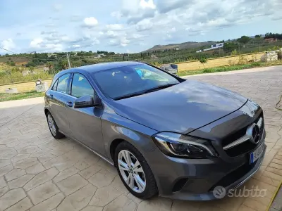 Usata Mercedes A180 109 CV (80 kW) 2017 Bluazzurro Utilitaria