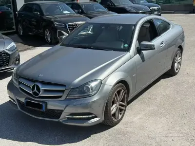 Usata Mercedes C220 Elegance 170 CV (125 kW) 2011 Grigio Berlina