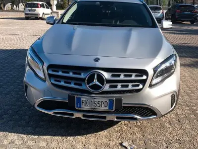 Usata Mercedes GLA200 136 CV (100 kW) 2017 Grigio SUV