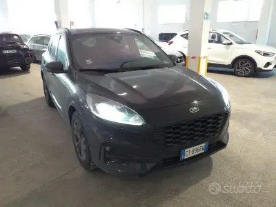 Usado Ford Kuga ST-Line 120 CV (88 kW) 2024 Negro SUV