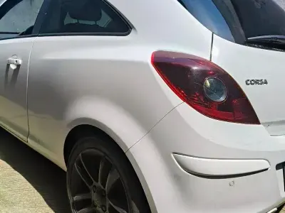 Usata Opel Corsa 100 CV (73 kW) 2011 Bianco Utilitaria