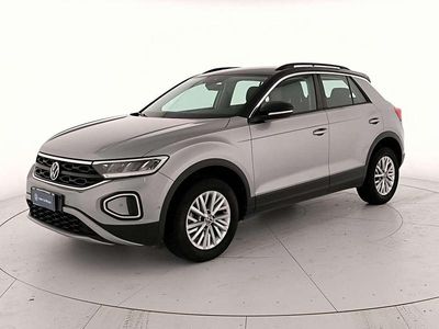 Pyrit silver metallizzato nero Usata 2024 VW T-Roc Life SUV | 27.500 € (Buon prezzo)