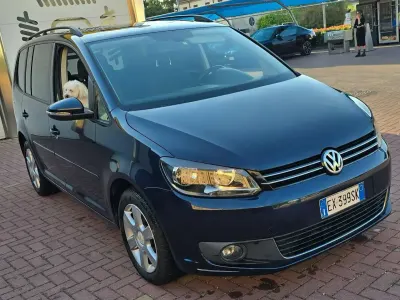 Usata VW Touran Comfortline 105 CV (77 kW) 2014 Blu/azzurro Monovolume