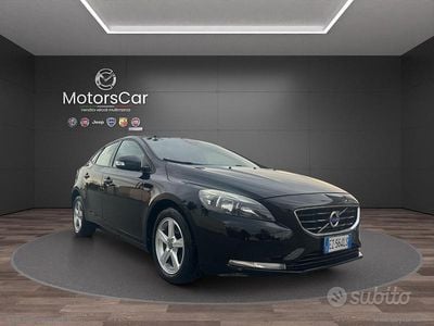 Usata Volvo V40 Momentum 115 CV (84 kW) 2015 Nero Berlina
