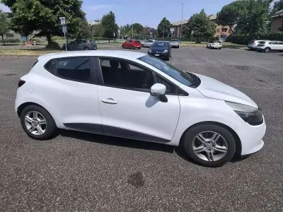 Usata Renault Clio IV 73 CV (53 kW) 2014 Bianco Berlina