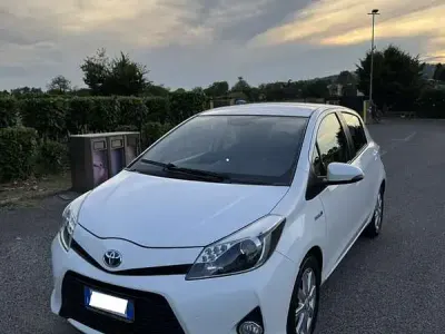 Usata Toyota Yaris Hybrid