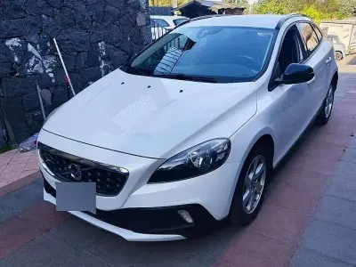Usata Volvo V40 CC 115 CV (84 kW) 2014 Bianco Station wagon