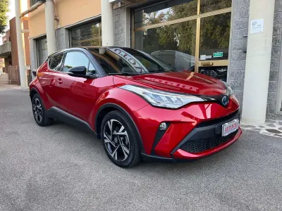 Usata Toyota C-HR Trend 152 CV (111 kW) 2024 Emotional red&black SUV