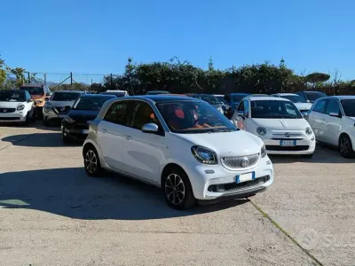 Usata Smart ForFour Passion 71 CV (52 kW) 2015 Bianco Utilitaria