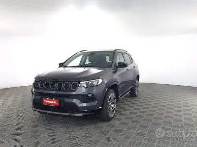 Käytetty Jeep Compass Summit 131 HP (96 kW) 2025 Harmaa Katumaasturi