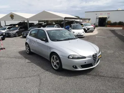 Begagnad Alfa Romeo 147 120 HK (88 kW) 2007 Silver Halvkombi