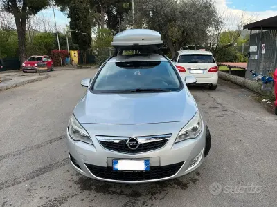 Usata Opel Astra 110 CV (80 kW) 2011 Grigio Station wagon