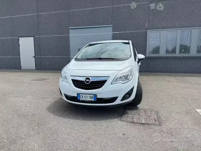 Usata Opel Meriva Cosmo 101 CV (74 kW) 2011 Bianco Monovolume