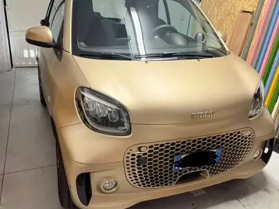 Usata Smart ForTwo Coupé 41 kW (56 CV) 2023 Oro Utilitaria