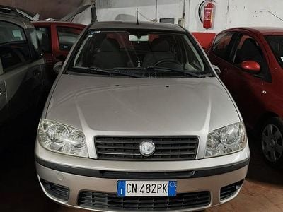 Usata Fiat Punto Dynamic 60 CV (44 kW) 2004 Grigio Utilitaria