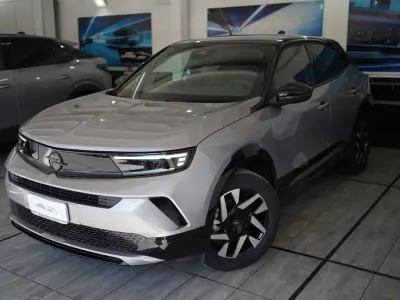 Usata Opel Mokka 136 CV (100 kW) 2025 Kontrast grey SUV