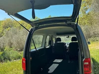 Begagnad VW Caddy Highline 114 HK (83 kW) 2022 Grå Minibuss