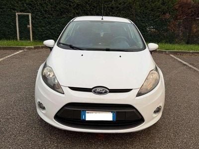 Usata Ford Fiesta 71 CV (52 kW) 2011 Bianco Berlina