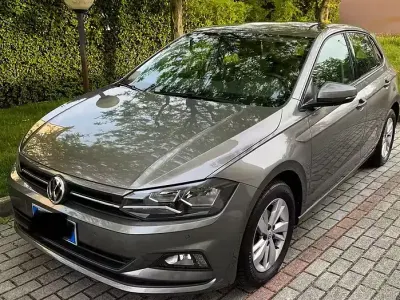 Begagnad VW Polo Comfortline 90 HK (66 kW) 2018 Grå Halvkombi
