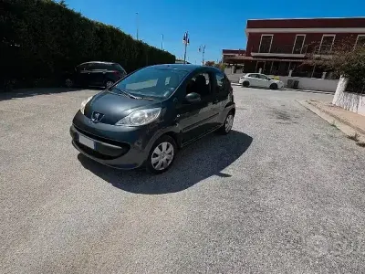 Gebraucht Peugeot 107 68 PS (50 kW) 2009 Grau Kleinwagen