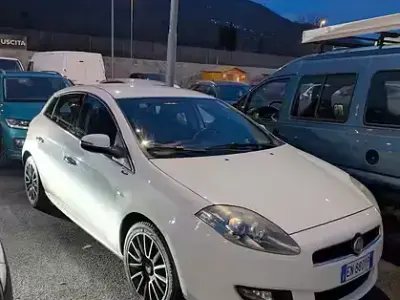 Usata Fiat Bravo 105 CV (77 kW) 2012 Bianco Utilitaria