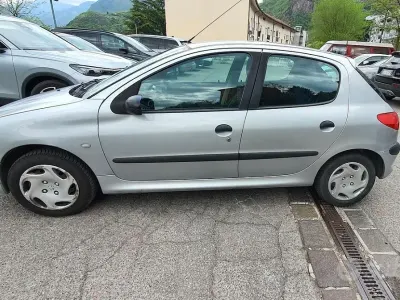 Usata Peugeot 206 68 CV (50 kW) 2002 Grigio Berlina