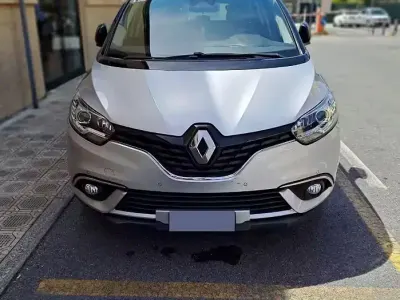 Usata Renault Scénic 110 CV (80 kW) 2019 Grigio Monovolume