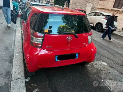 Usata Toyota iQ 68 CV (50 kW) 2009 Rosso Utilitaria