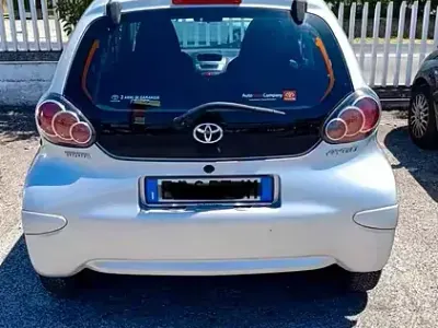 Usata Toyota Aygo 68 CV (50 kW) 2010 Grigio Utilitaria
