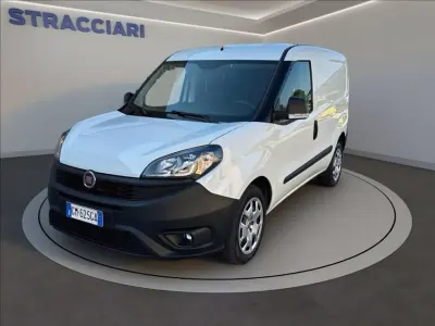 Usata Fiat Doblò Lounge 105 CV (77 kW) 2023 Bianco Monovolume