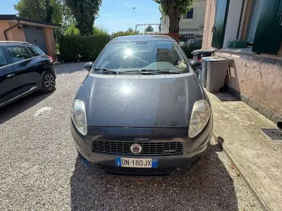 Usata Fiat Grande Punto Active 75 CV (55 kW) 2008 Grigio Utilitaria