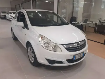 Usata Opel Corsa 80 CV (58 kW) 2009 Bianco Utilitaria
