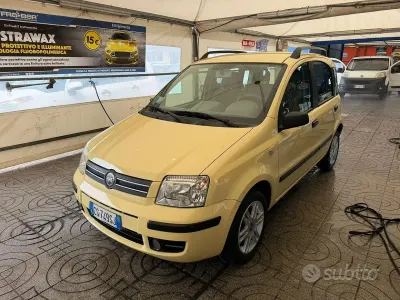 Usata Fiat Panda 69 CV (50 kW) 2005 Giallo Utilitaria