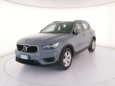 Usata Volvo XC40 Momentum 129 CV (94 kW) 2022 Blu/azzurro SUV