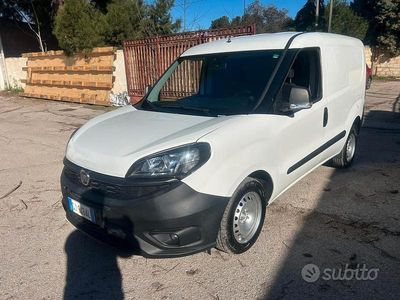 Usata Fiat Doblò 130 CV (95 kW) 2022 Bianco Monovolume
