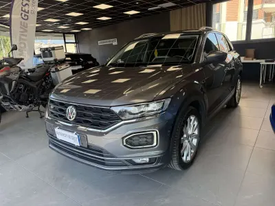 Usata VW T-Roc R-line 116 CV (85 kW) 2019 Grigio SUV
