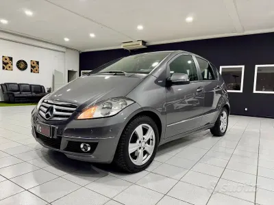 Usata Mercedes A180 Avantgarde 116 CV (85 kW) 2012 Grigio Utilitaria